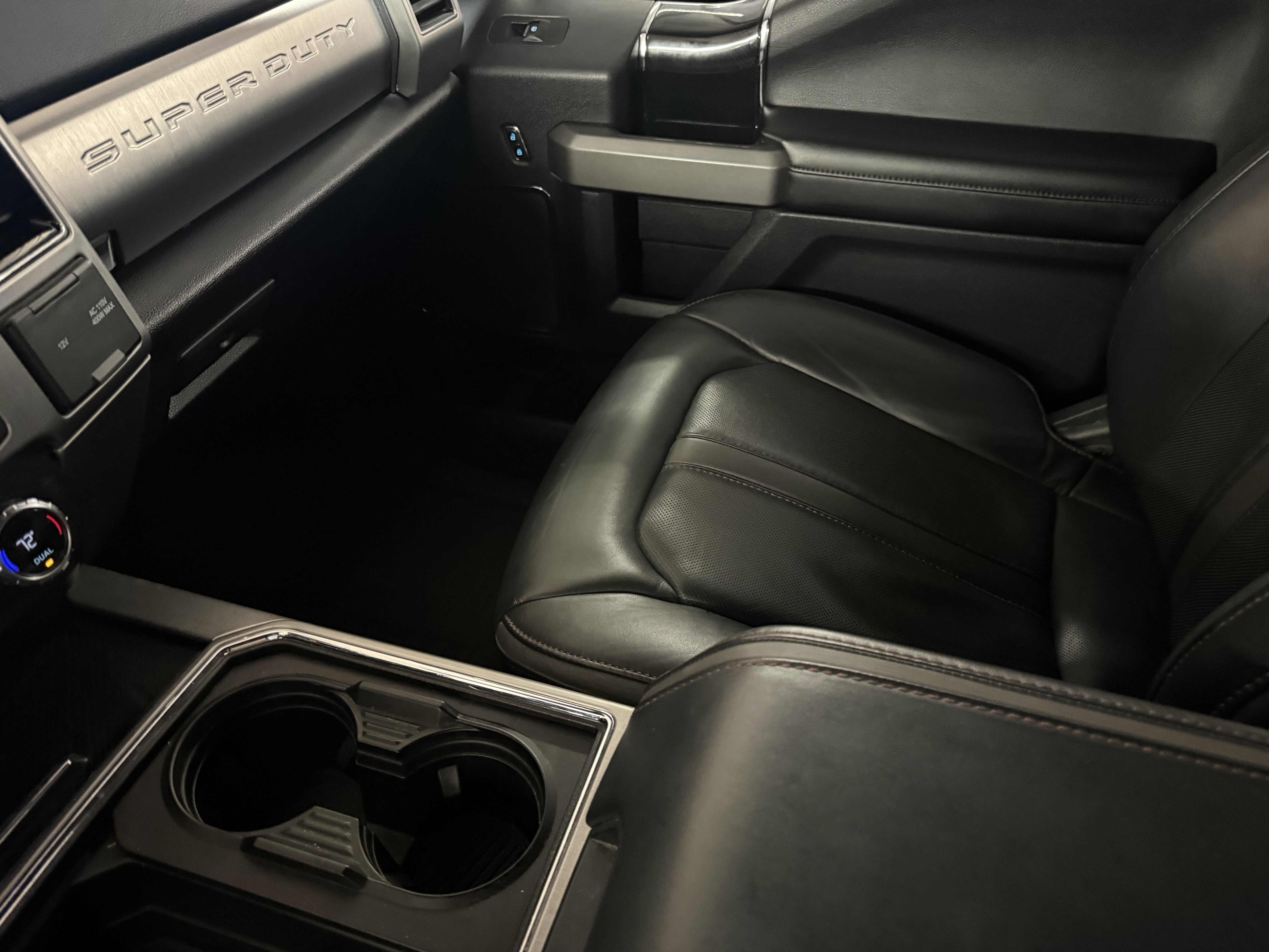 2022 Ford Super Duty F-250 SRW Plat